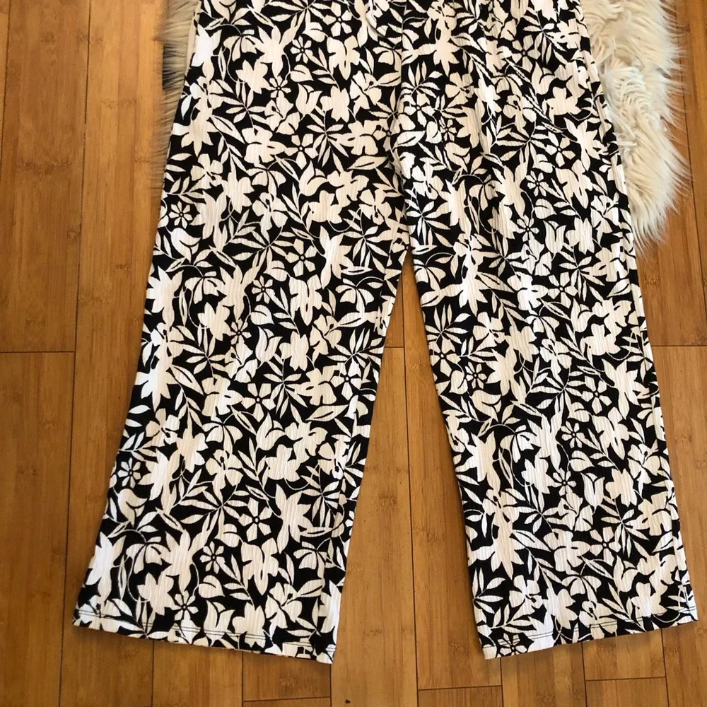 Lands End Gauze Crinkle Floral Black White Wide Leg Jumpsuit size M (10/12)